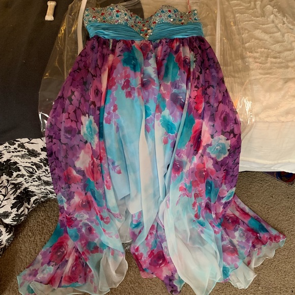 PROM DRESS - Picture 2 of 4